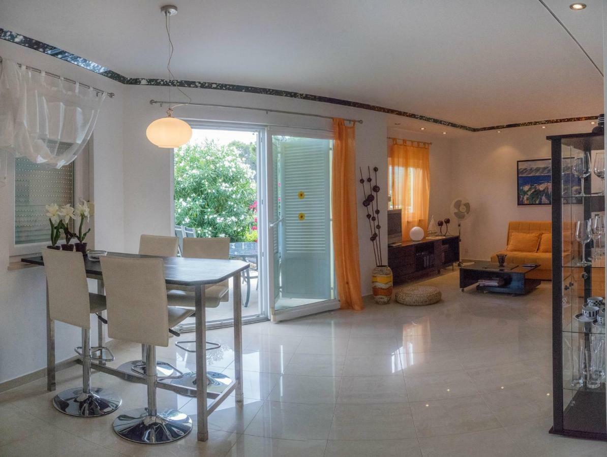 Apartment Annabela Banjol Exteriör bild