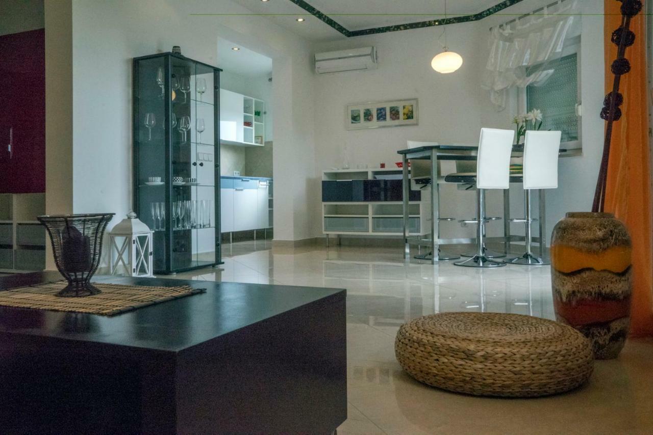 Apartment Annabela Banjol Exteriör bild